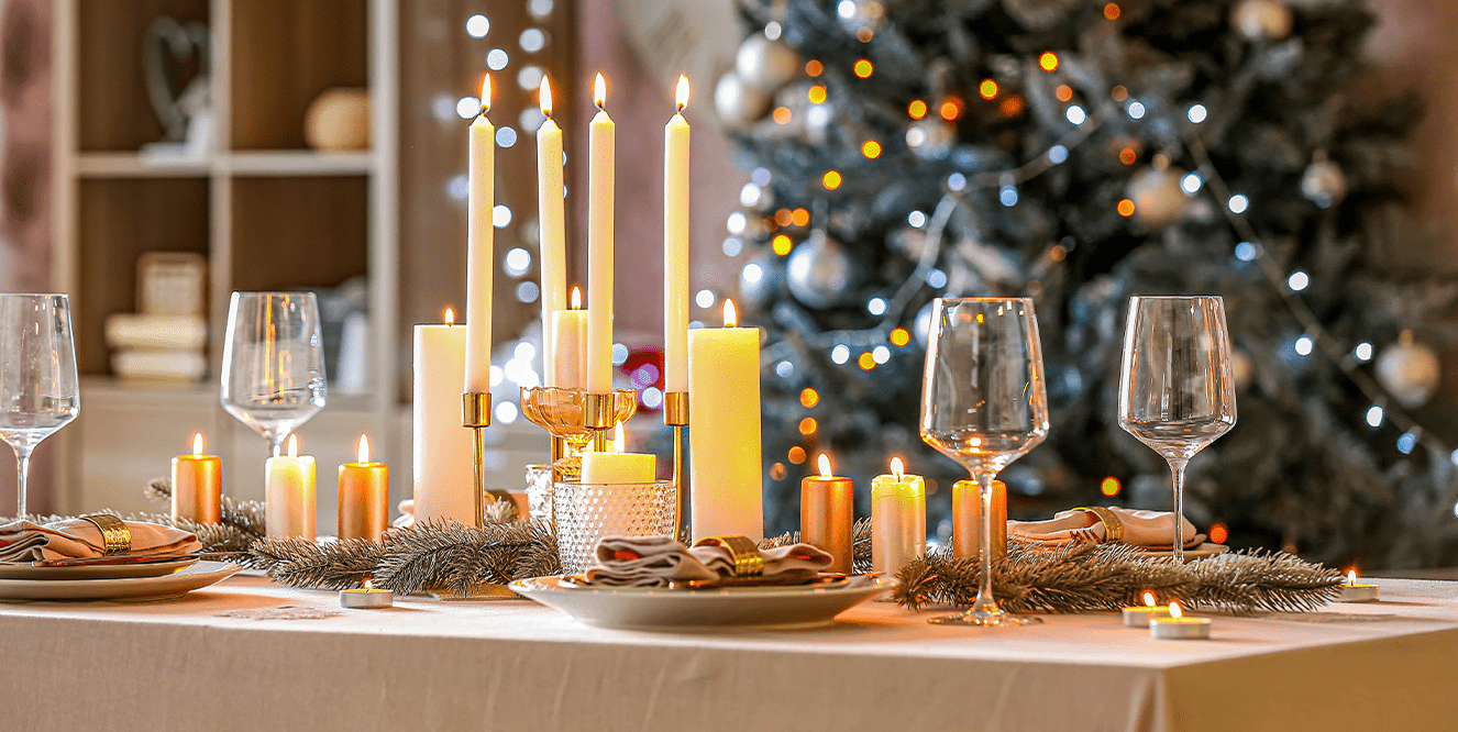 Illustration de l'astuce « Décorez votre table de Noël avec des bouteilles de vin »