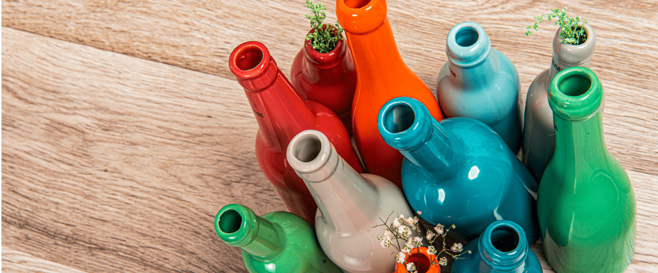 Illustration de l'astuce « DIY : des bouteilles en verre colorées »
