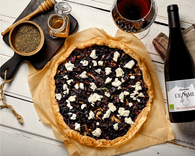 Illustration de l'article « Tarte au chou rouge, chèvre et miel »