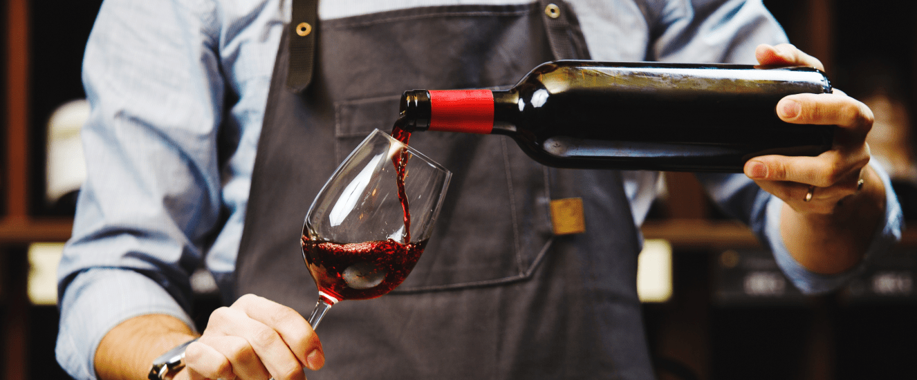 Illustration de l'astuce « Astuces de sommelier : servir le vin »