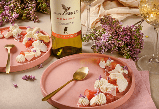 Illustration de l'article « Pavlova déstructurée au lilas et à la rhubarbe »