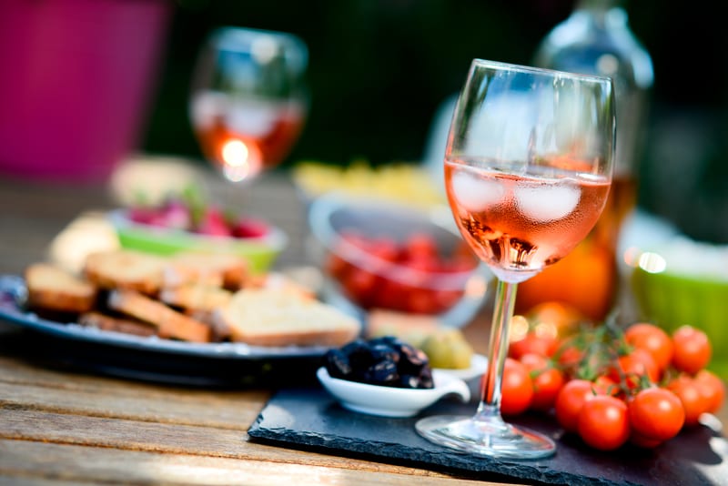 Illustration de l'astuce « Vin et glaçon : font-ils bon ménage ? »